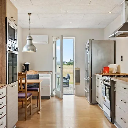 Vakantiehuis Stunning In Harboore With Wifi *